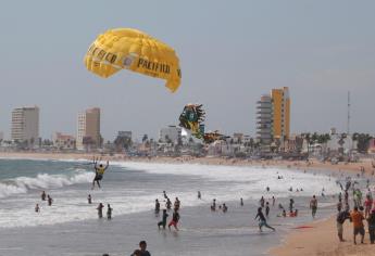 Suspenden actividades en paracaídas en Mazatlán